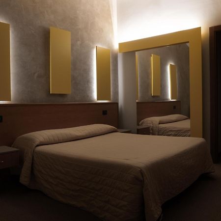 Dealuna Motel Фіденца Екстер'єр фото