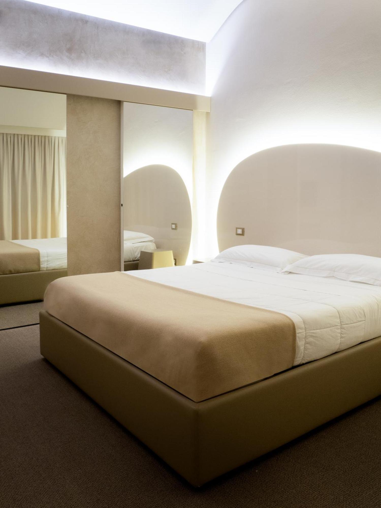 Dealuna Motel Фіденца Екстер'єр фото