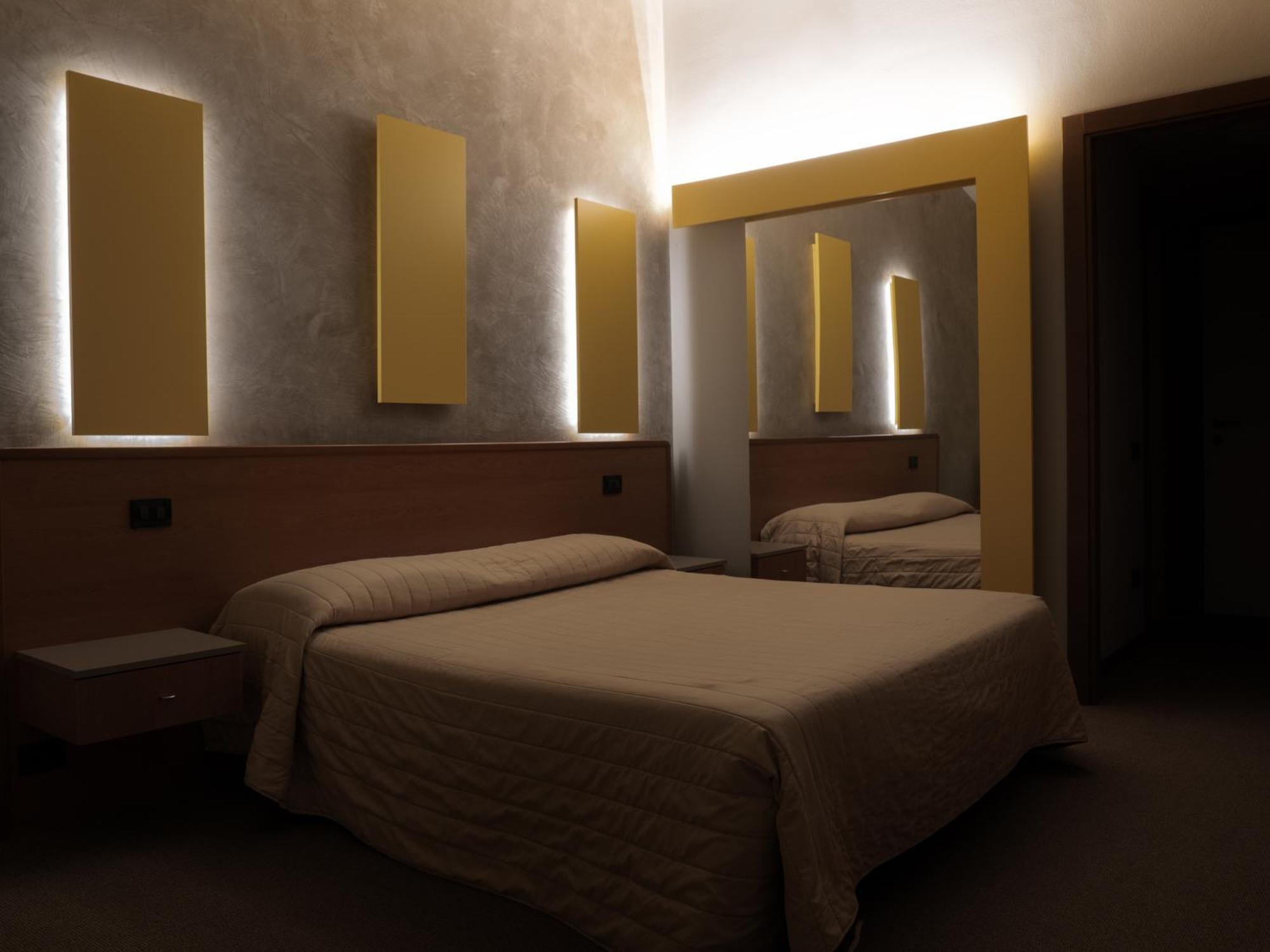 Dealuna Motel Фіденца Екстер'єр фото