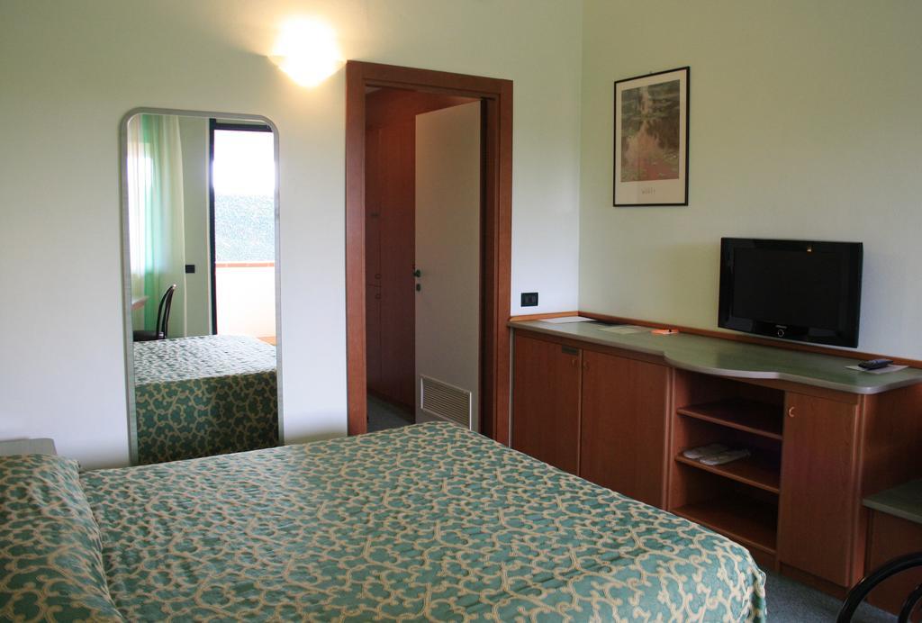 Dealuna Motel Фіденца Екстер'єр фото